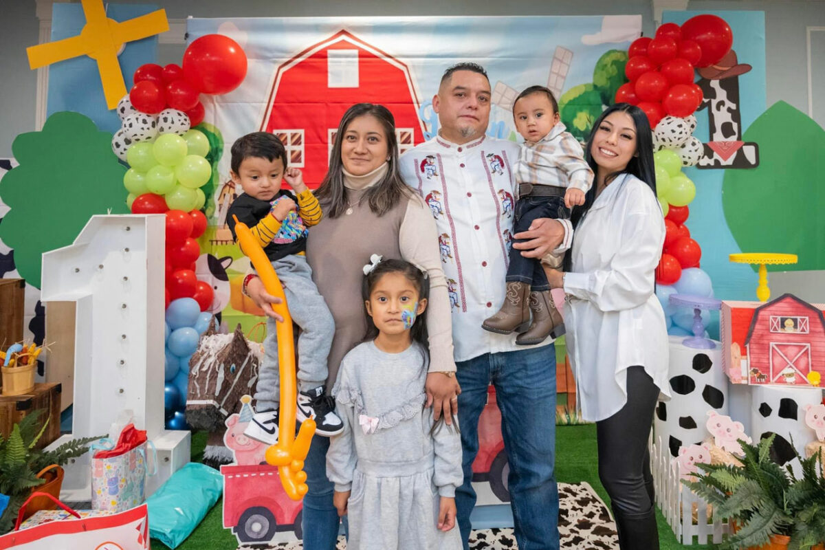 The family of Guadalupe González posing together for a group photo.